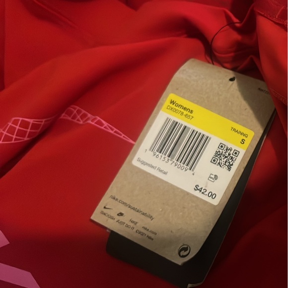 New w/ Tags* Nike Crop Top (also have matching bottoms) (Dri-Fit) - Picture 6 of 6